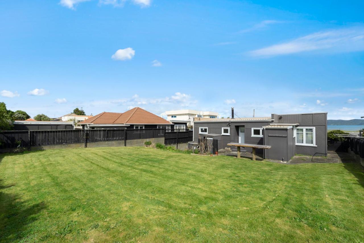 The Green Trout - Paraparaumu Beach Holiday Home Exteriör bild