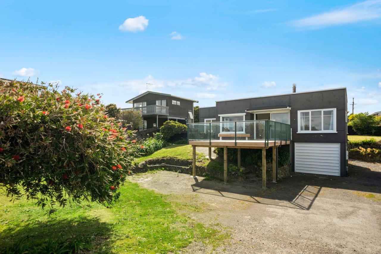 The Green Trout - Paraparaumu Beach Holiday Home Exteriör bild