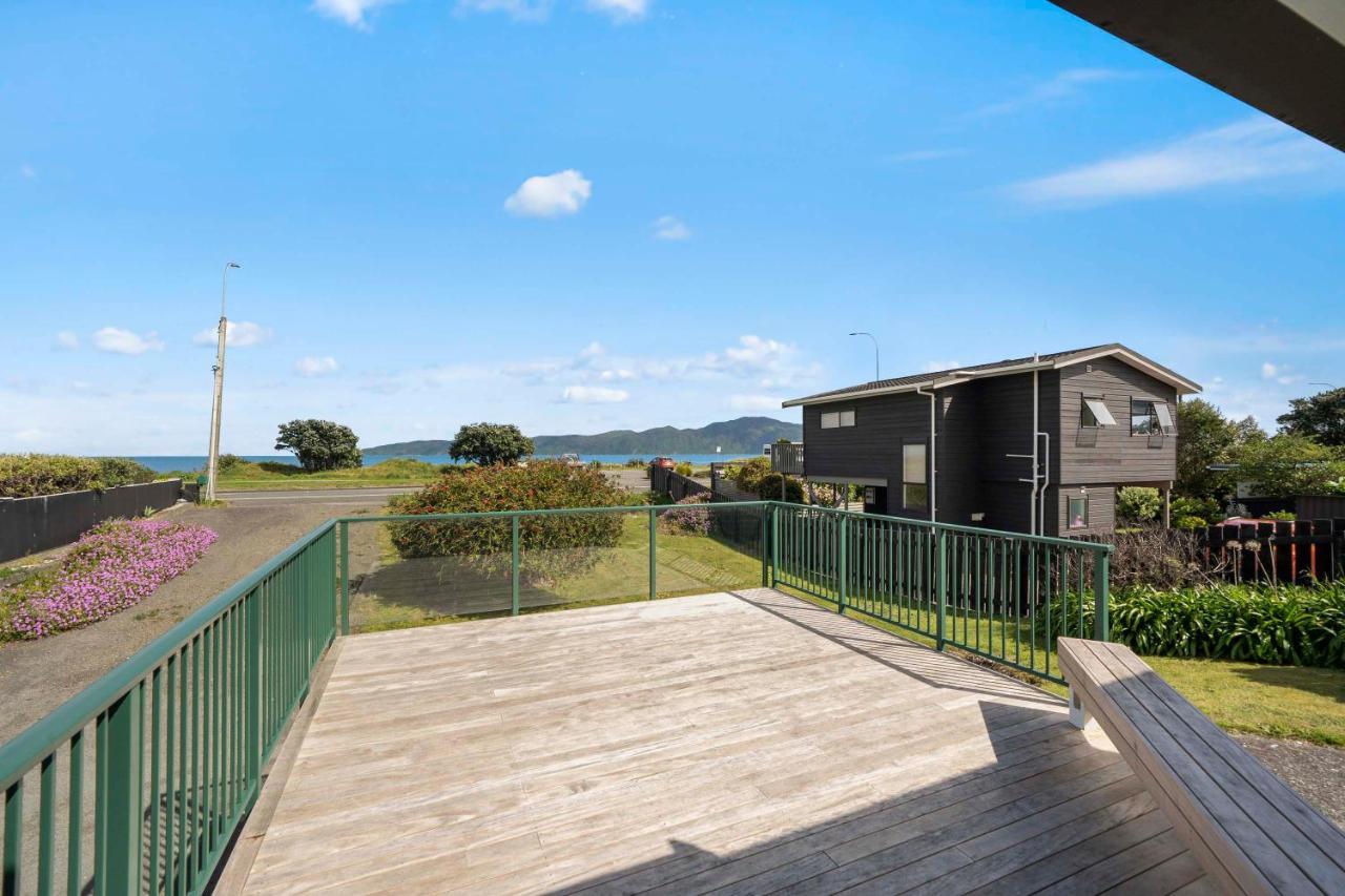 The Green Trout - Paraparaumu Beach Holiday Home Exteriör bild