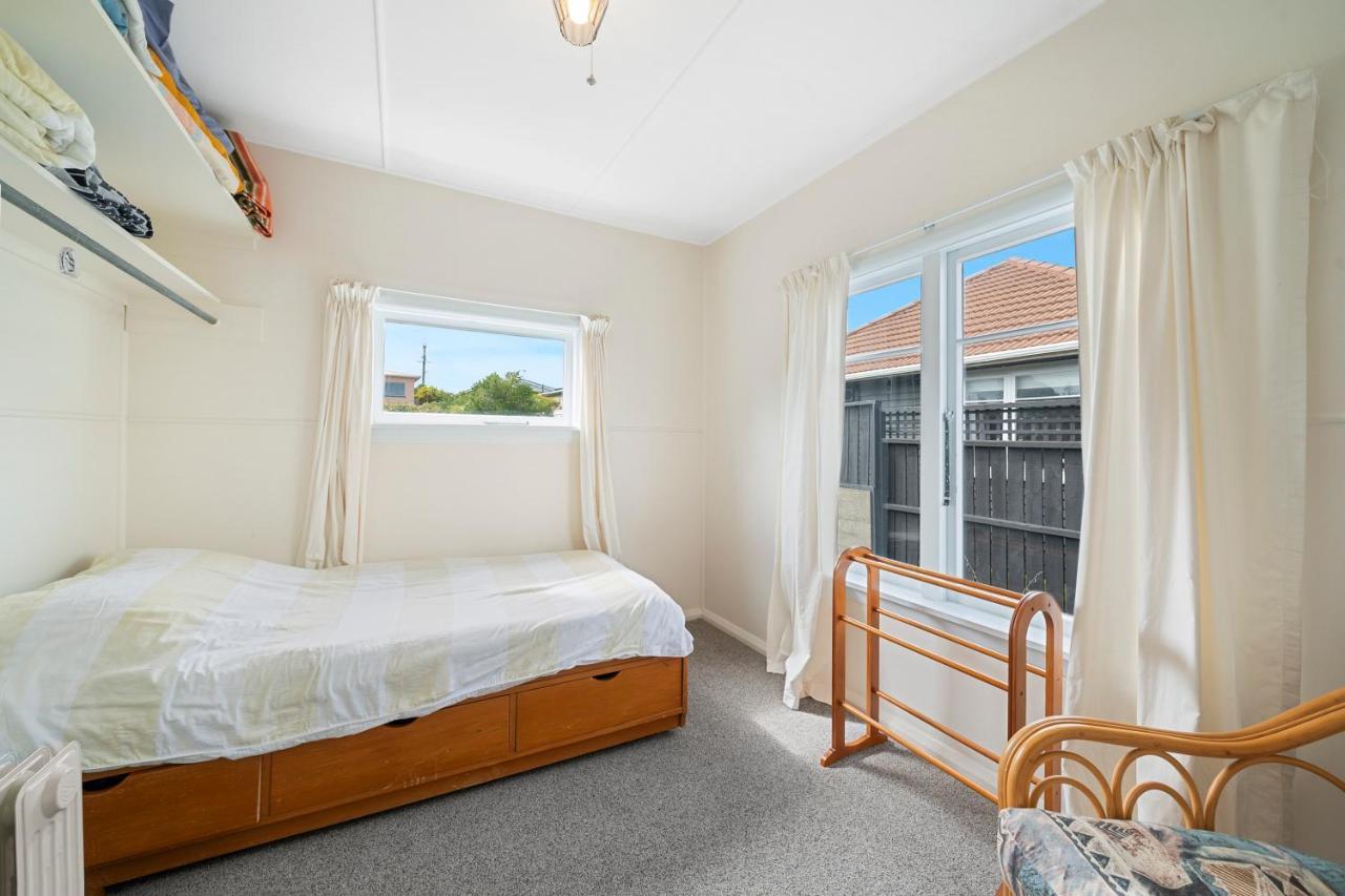 The Green Trout - Paraparaumu Beach Holiday Home Exteriör bild